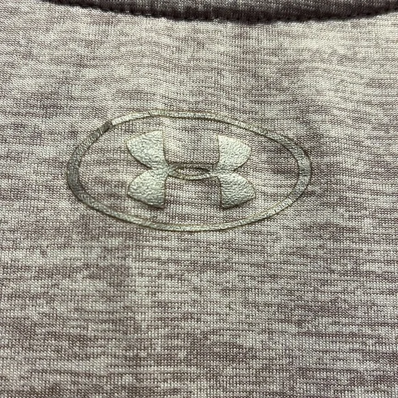 ⭐️Underarmor vneck - Picture 9 of 9